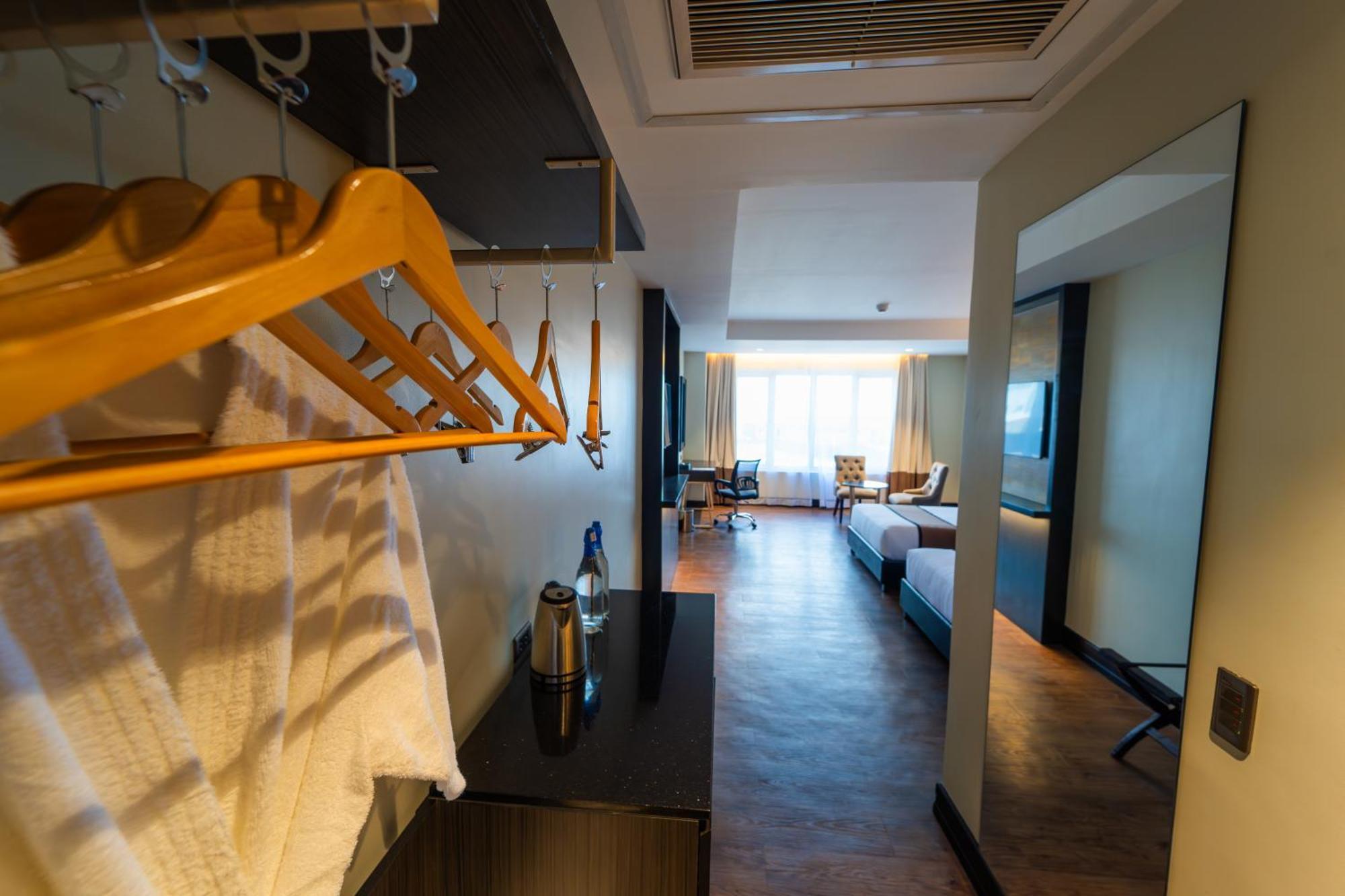 Metrocentre Hotel Tagbilaran City Ngoại thất bức ảnh